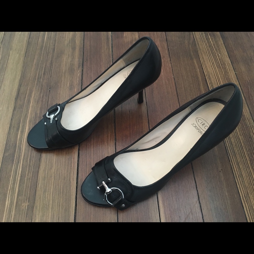 Joan & David Women’s navy leather heels